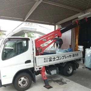 作業風景｜愛知県西尾市にある自動車用機械工具・試験機、その他各種工具の販売店　有限会社　ナガサキ