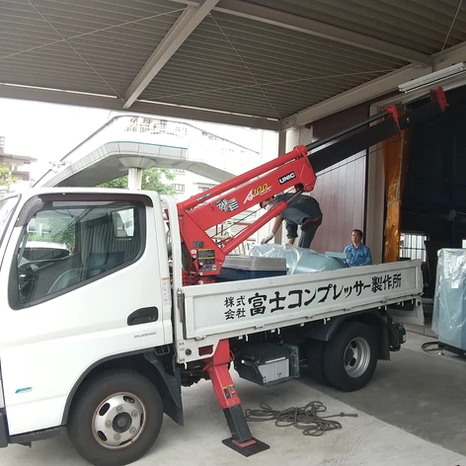 作業風景｜愛知県西尾市にある自動車用機械工具・試験機、その他各種工具の販売店　有限会社　ナガサキ